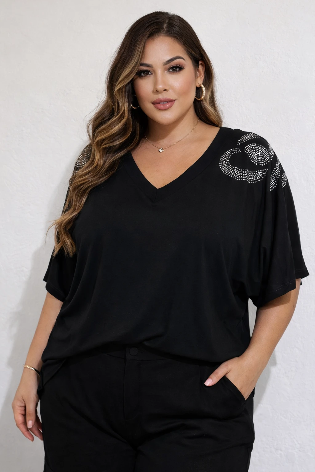 Blusa Ampla Decote V com Aplicação em Stras