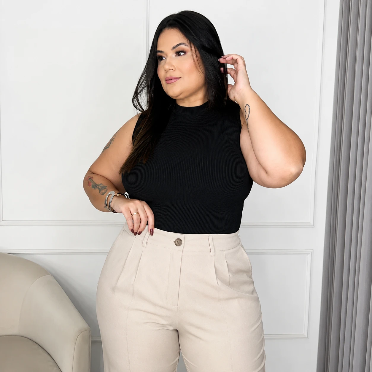 Blusa Canelada Gola Alta e Modelada