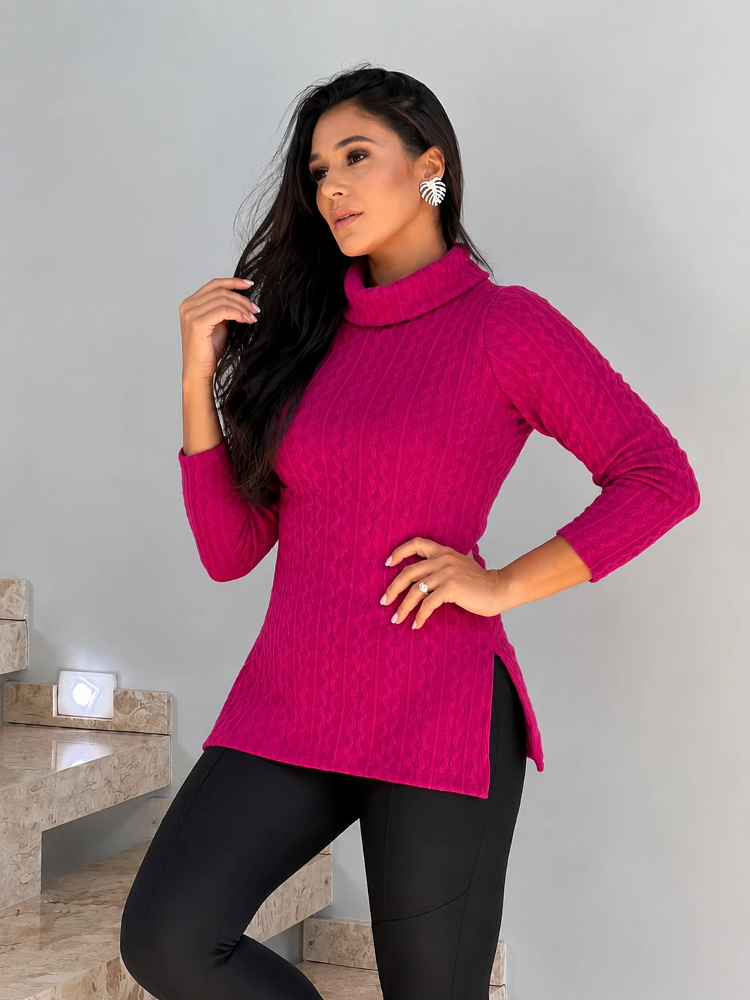 Blusa Gola Rolê com Fendas Laterais