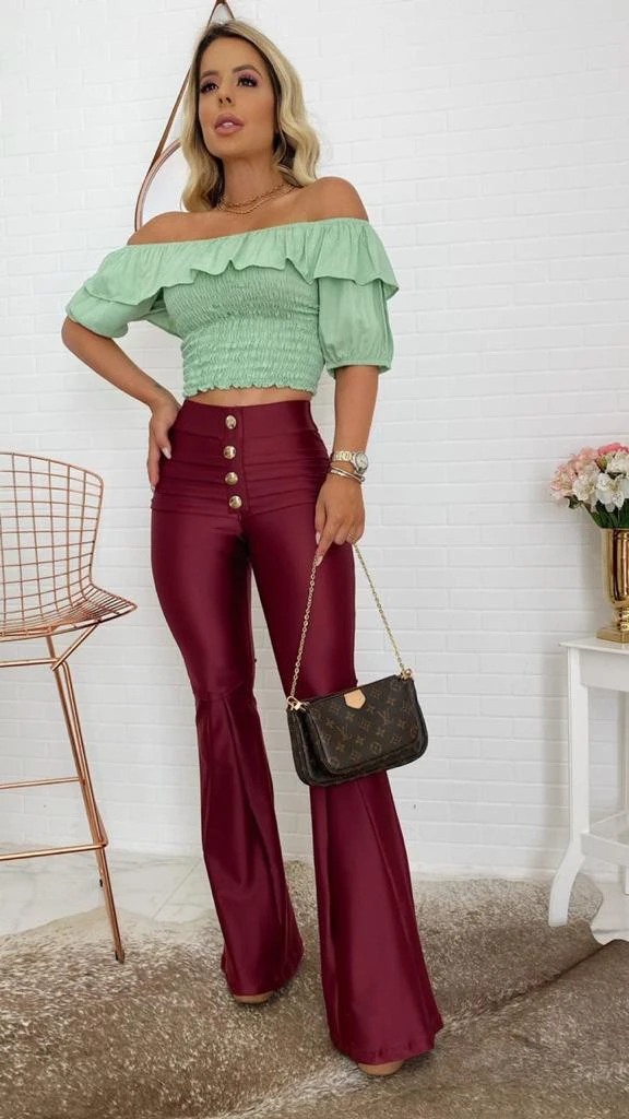 Calça Flare com Botões