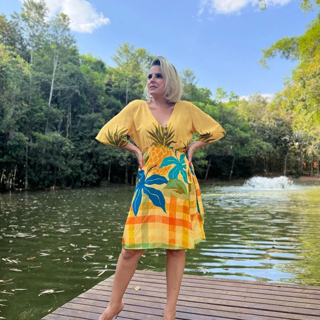Vestido Curto Estampado Tropical com Amarração
