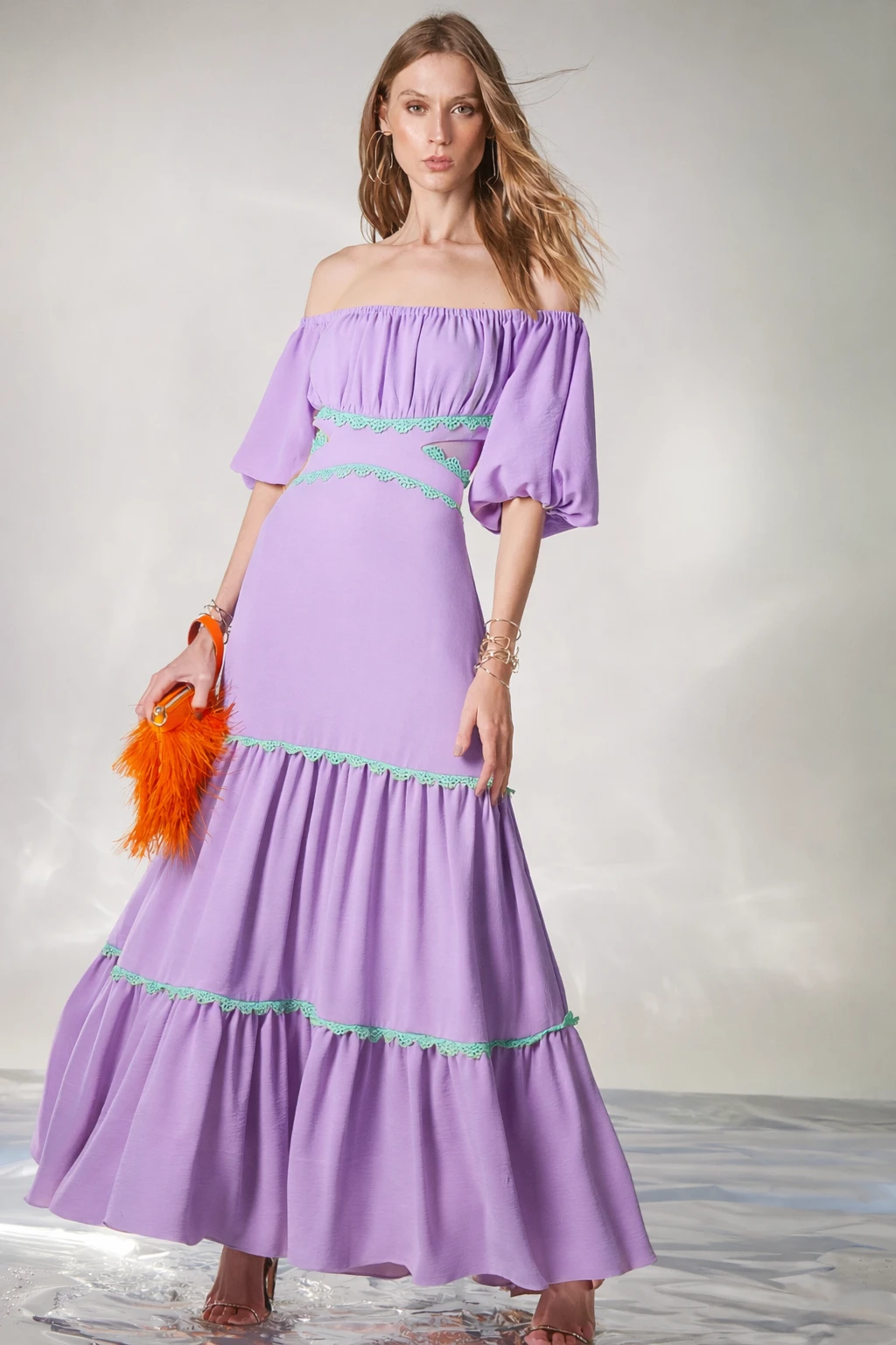 Vestido Longo Ombro a Ombro com Detalhes em Renda