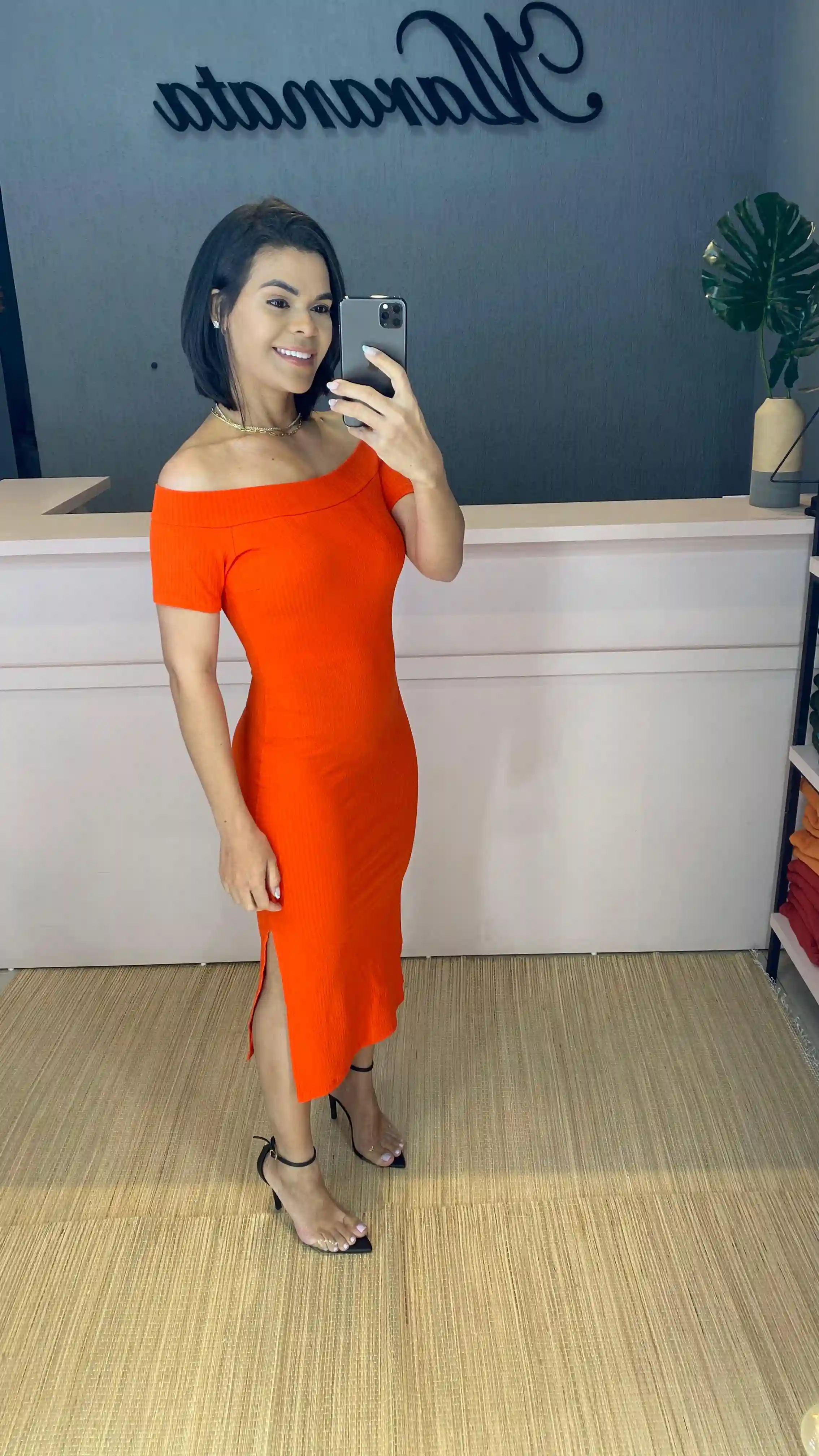 Vestido Midi Canelado Ombro a Ombro com Fenda