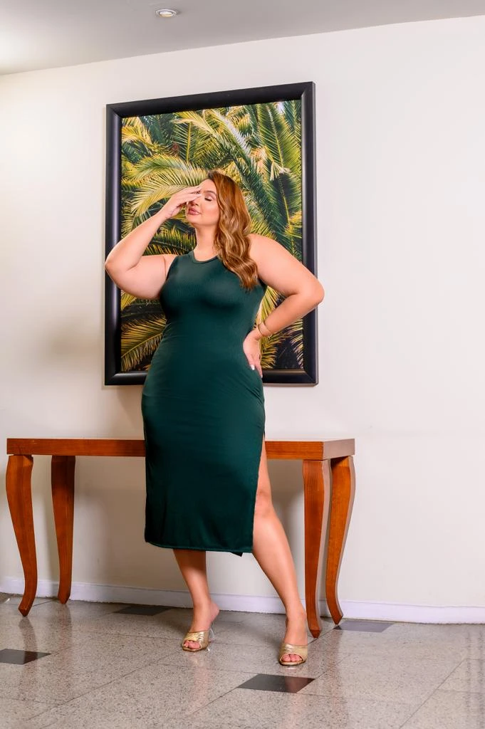 Vestido Midi com Fenda Lateral