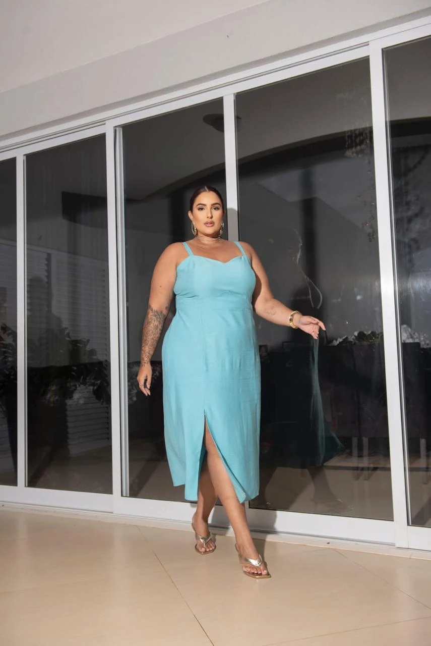 Vestido Midi Decote Coração e Fenda